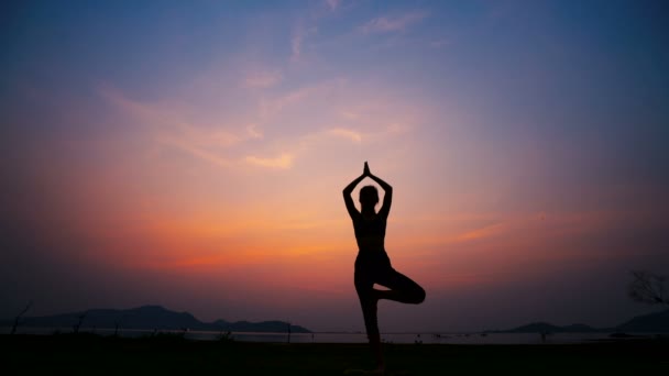 depositphotos 188521418-stock-video-silhouette-asia-woman-yoga-beach